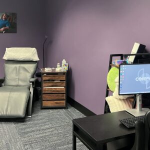 zero gravity chair and computer in Cereset session room